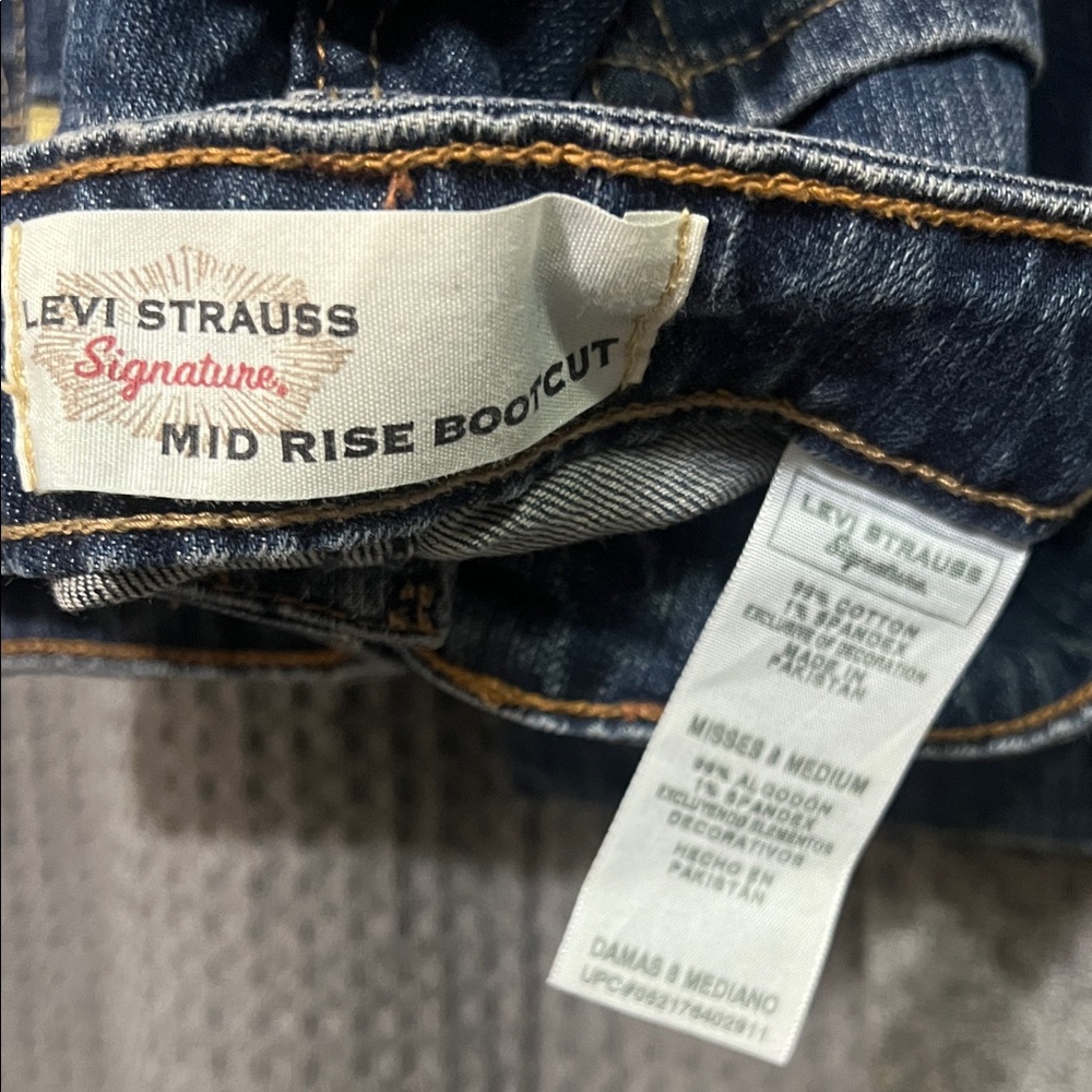 Levi's Dark Blue Relaxed Fit Jeans - Picture 2 of 3